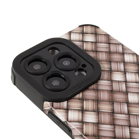 iPhone 13 Pro Fleksibelt Bagside Cover - Vævet Design - Brun