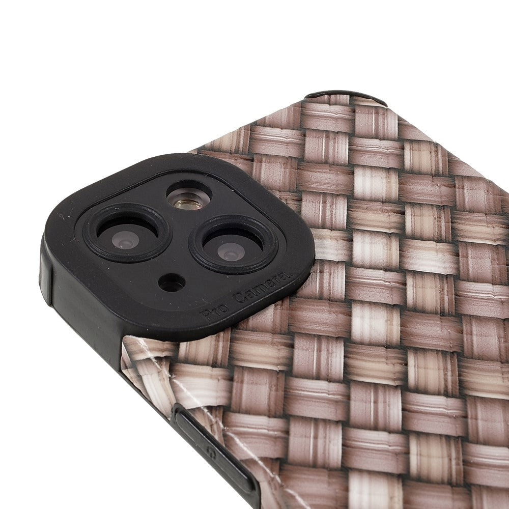 iPhone 13 Fleksibelt Bagside Cover - Vævet Design - Brun