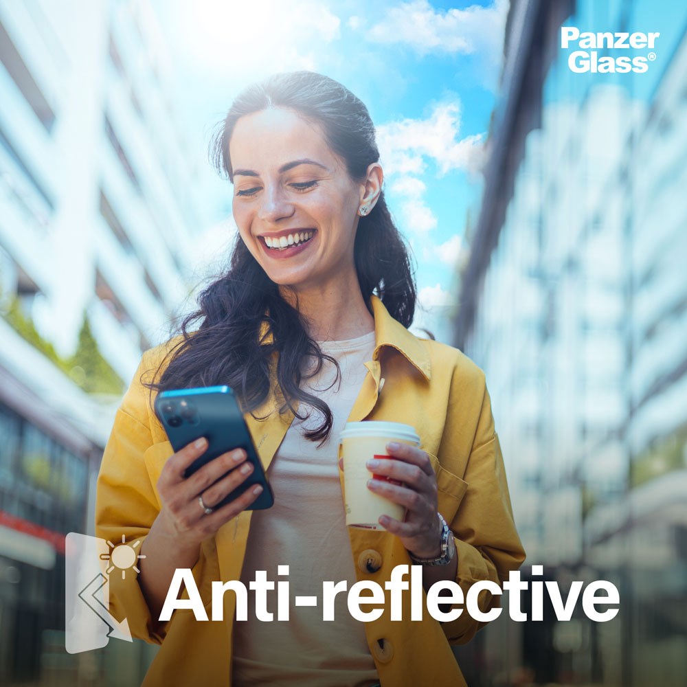 iPhone 16 Pro Max PanzerGlass Ultra Wide Fit Skærmbeskyttelse m. EasyAligner - EyeCare - Diamond Strength - Gennemsigtig / Sort Kant