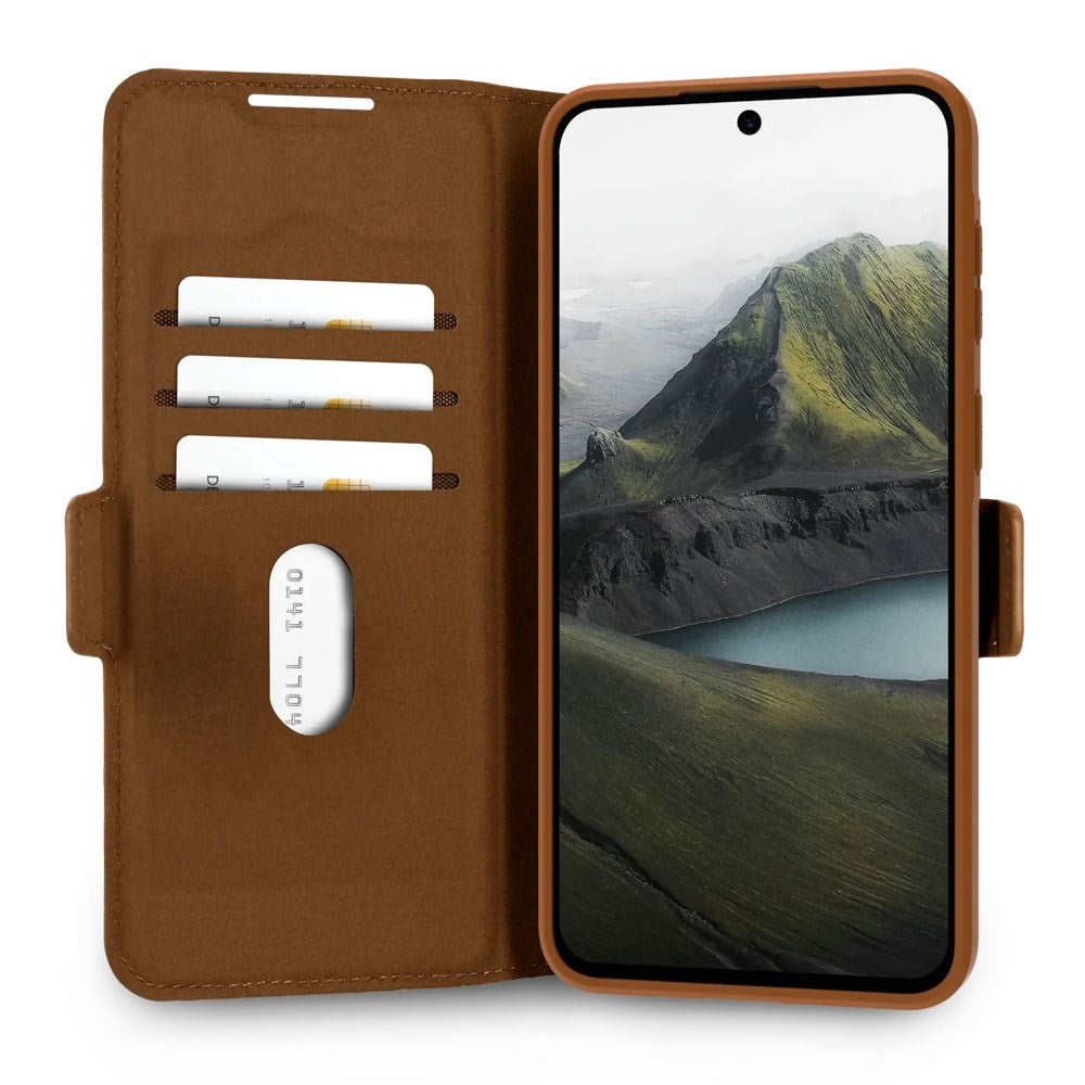 Samsung Galaxy A57 dbramante1928 Oslo Pro Genanvendt Plast Flip Cover - Dark Tan