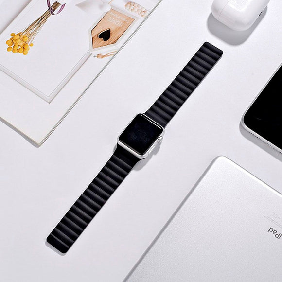 Apple Watch (38/40/SE/41/42mm) Lippa Magnetisk Silikone Rem - Sort