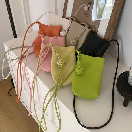 Læder Crossbody Mobil Taske m. Magnet Lukning (200 x 130 mm) - Sort