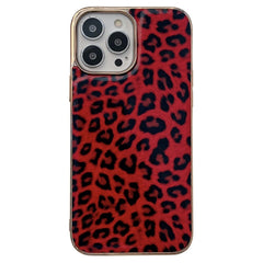 iPhone 14 Pro Fleksibelt Bagside Cover - Leopard Mønster - Rød