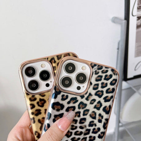 iPhone 14 Pro Fleksibelt Bagside Cover - Leopard Mønster - Rød