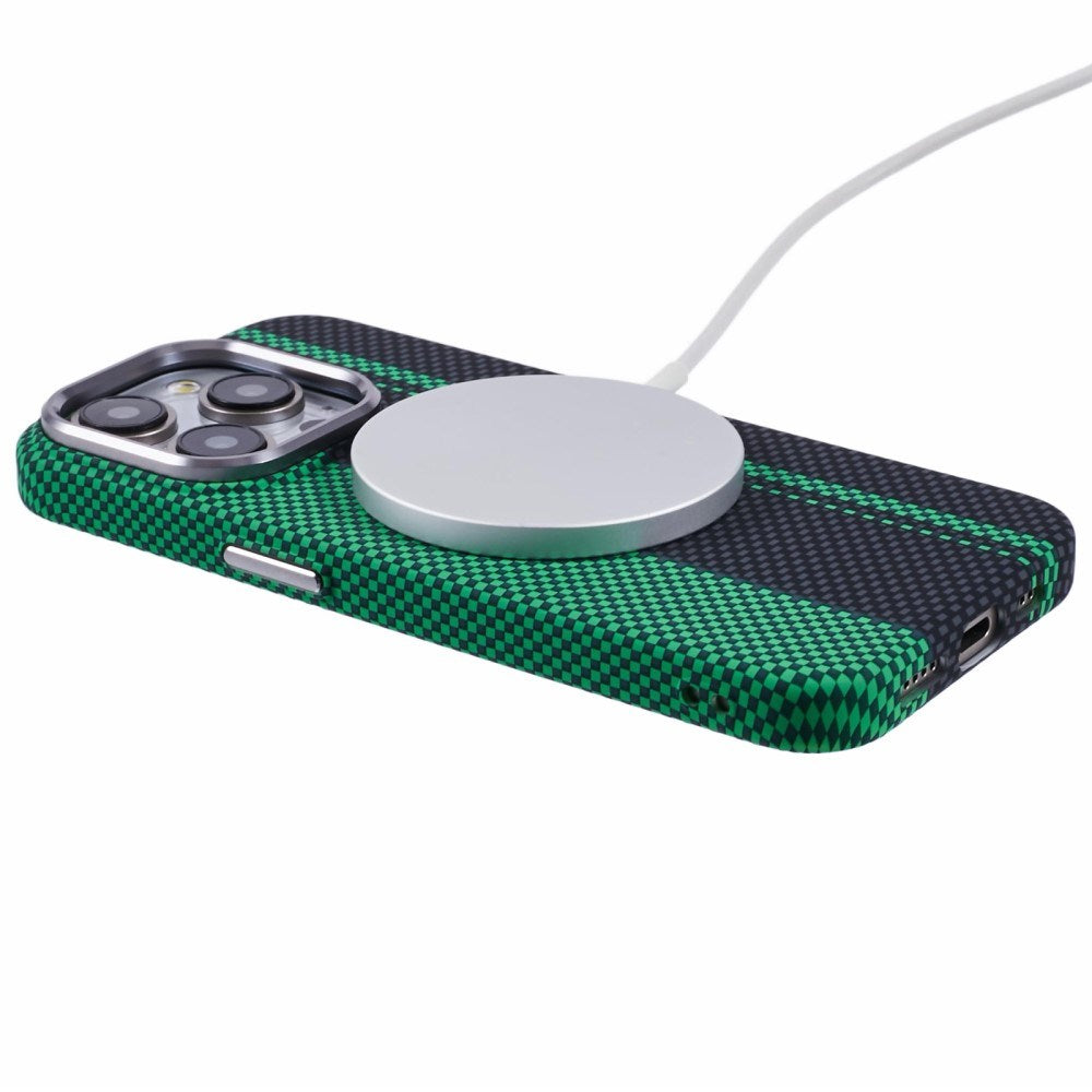 EIDERWOOD Mønstret Carbon Cover - iPhone 15 Pro - MagSafe Kompatibel - Green/Black