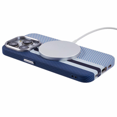 EIDERWOOD Mønstret Carbon Cover - iPhone 15 Pro - MagSafe Kompatibel - Blue Stripes