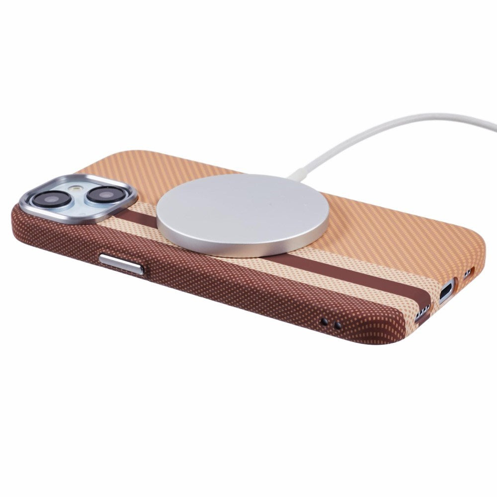 EIDERWOOD Mønstret Carbon Cover - iPhone 13 - MagSafe Kompatibel - Light Stripes