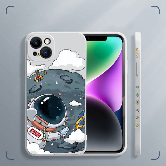 iPhone 14 Fleksibel Cover af Plastik m. Print - Astronaut På Månen / Hvid