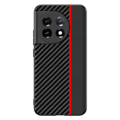 One Plus 11 Carbon Fiber Læderbetrukket Cover - Sort / Rød