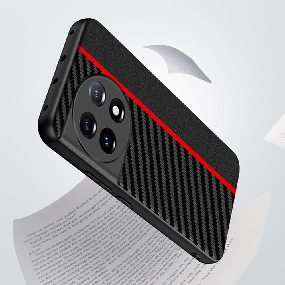 One Plus 11 Carbon Fiber Læderbetrukket Cover - Sort / Rød