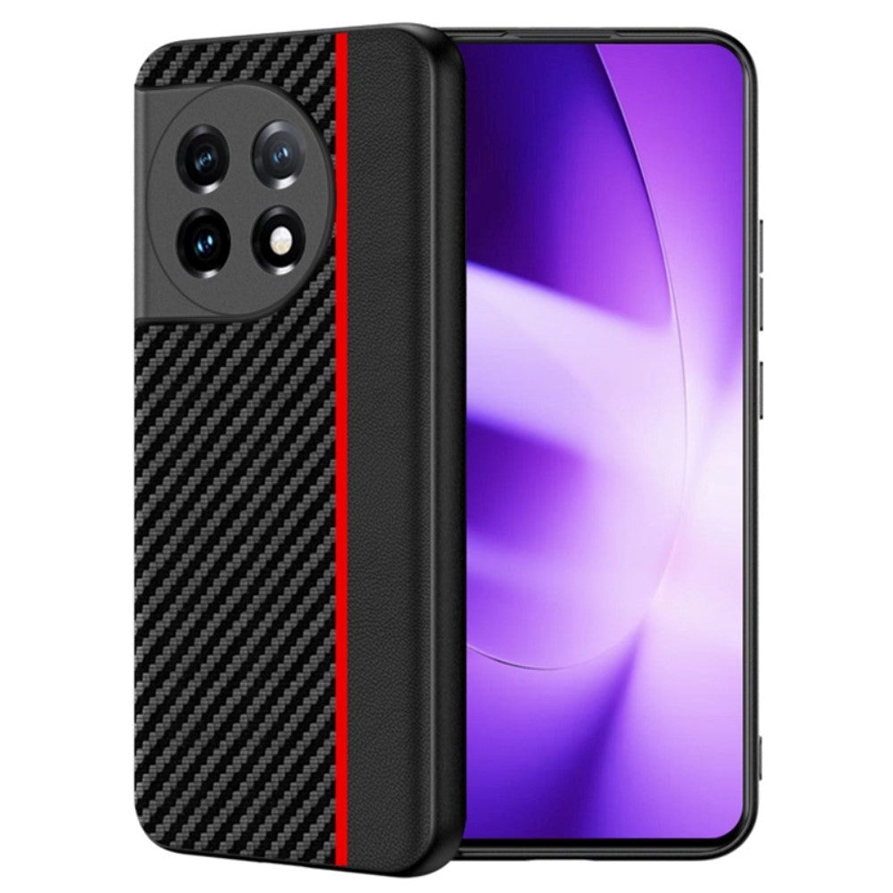 One Plus 11 Carbon Fiber Læderbetrukket Cover - Sort / Rød