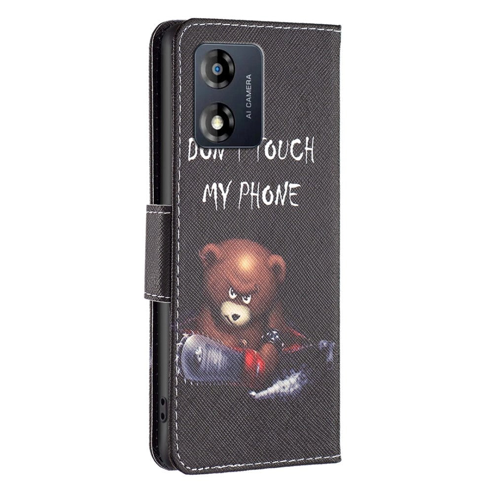Motorola Moto E13 Læder Cover m. Pung & Print - "Don't Touch My Phone" Bjørn
