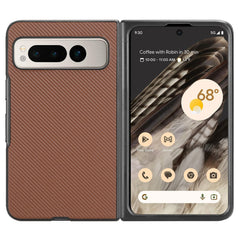 Google Pixel Fold Carbon Fiber Læderbetrukket Cover - Brun