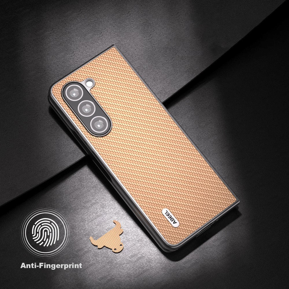 Samsung Galaxy Z Fold5 (5G) Carbon Fiber Læderbetrukket Cover - Beige