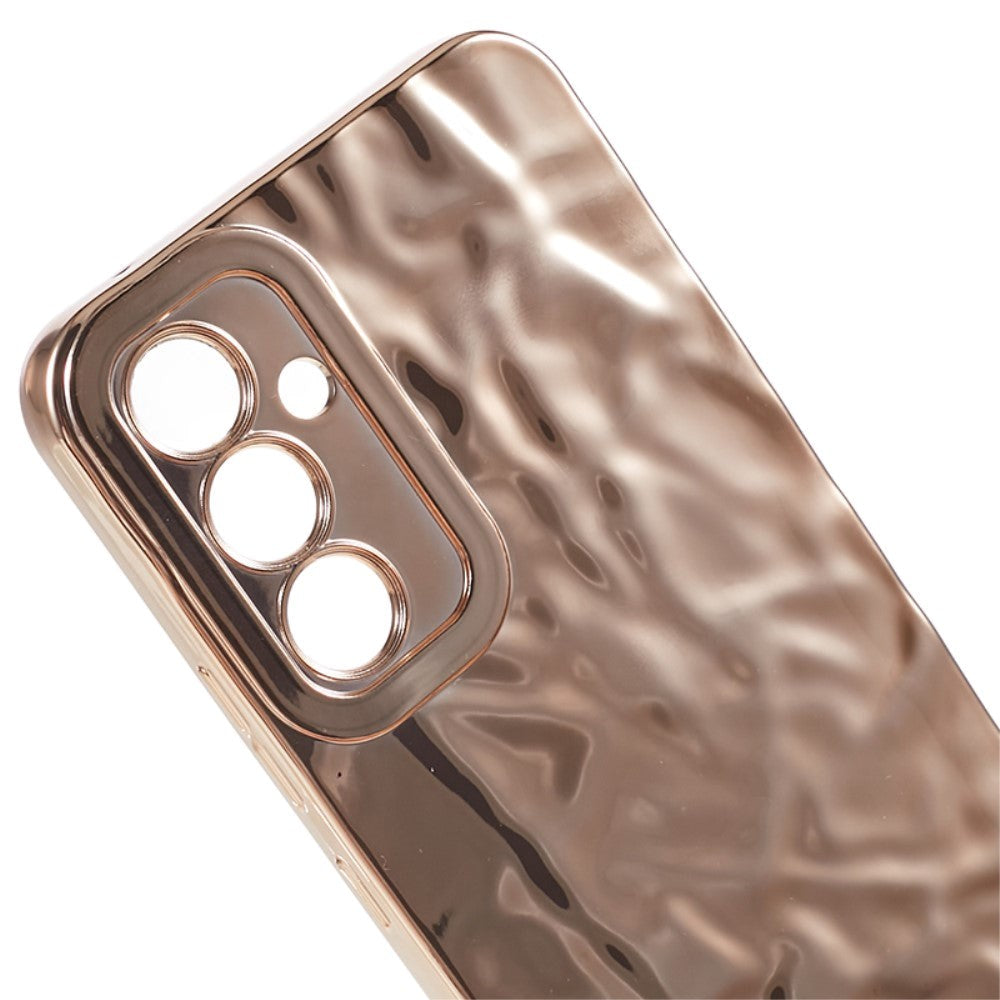 Samsung Galaxy A24 Skinnende Fleksibel Plastik Cover - Bølget Design - Guld