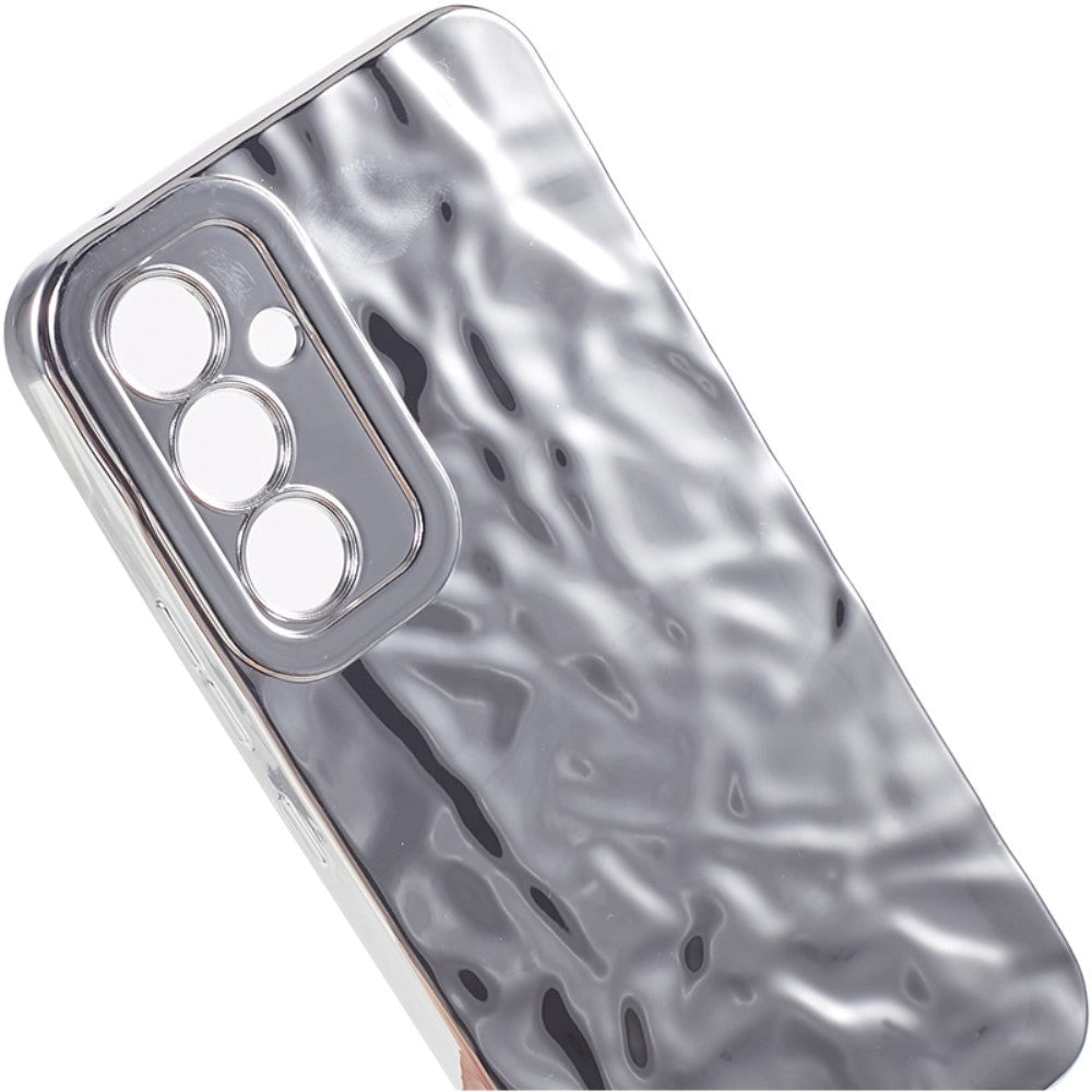 Samsung Galaxy A24 Skinnende Fleksibel Plastik Cover - Bølget Design - Sølv