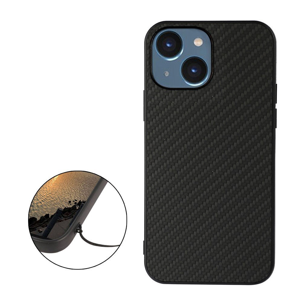 iPhone 15 Plastik Cover m. Carbon Tekstur - Sort