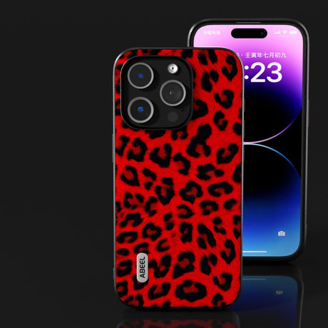 iPhone 15 Pro Max Fleksibelt Bagside Cover - Leopard Mønster - Rød