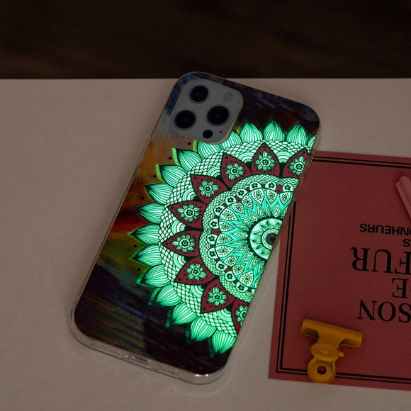 iPhone 15 Pro Selvlysende Fleksibelt Plastik Cover m. Print - Mandala Blomst