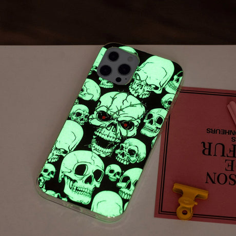 iPhone 15 Pro Selvlysende Fleksibelt Plastik Cover m. Print - Dødningehoveder