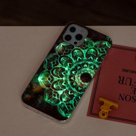 iPhone 15 Pro Selvlysende Fleksibelt Plastik Cover m. Print - Mandala