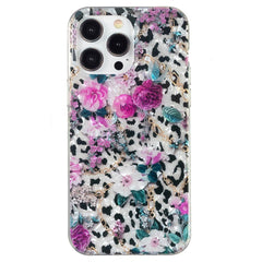 iPhone 15 Pro Fleksibel Plastik Cover - Leopard og Blomster Mønster