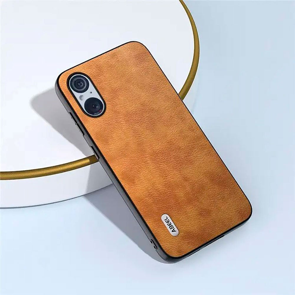 Sony Xperia 5 V Litchi Læderbelagt Plastik Cover - Brun