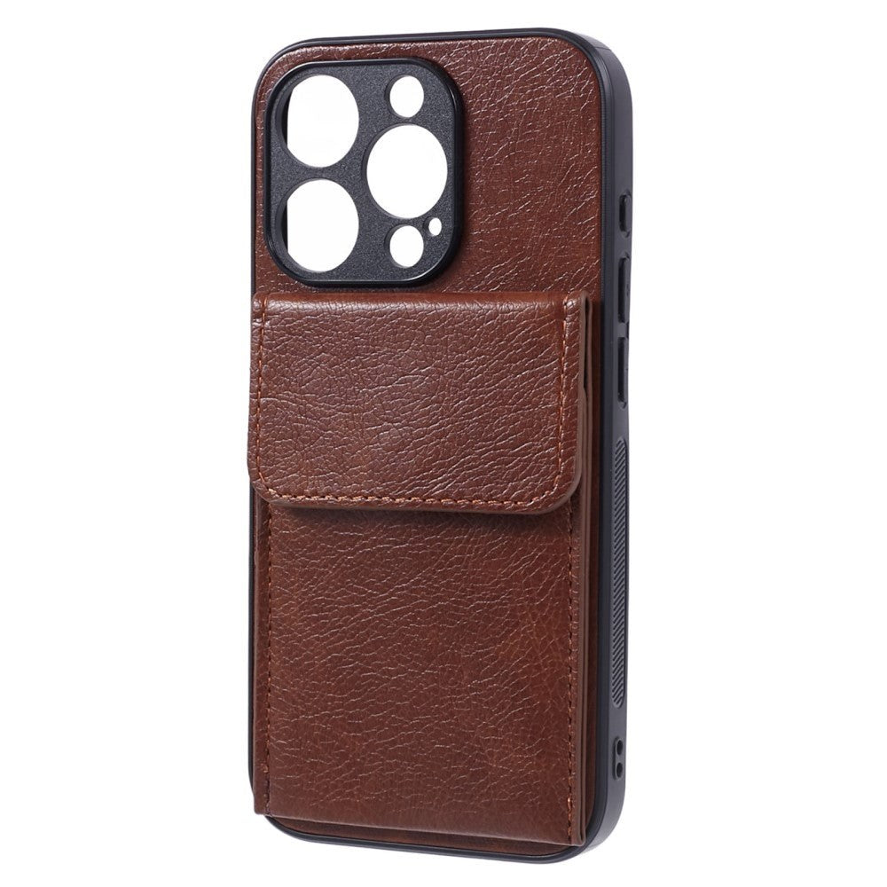 iPhone 15 Pro Max Læderbetrukket Fleksibelt Plastik Cover m. Kortholder - Brun