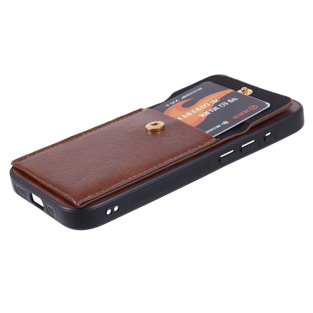 iPhone 15 Pro Max Læderbetrukket Fleksibelt Plastik Cover m. Kortholder - Brun