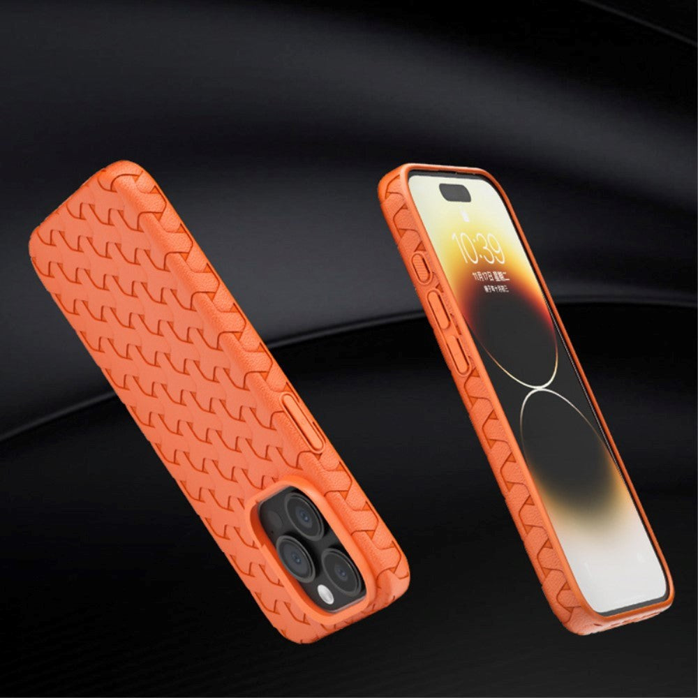 iPhone 15 Pro Fleksibelt Plastik Cover - Flettet Tekstur - Orange