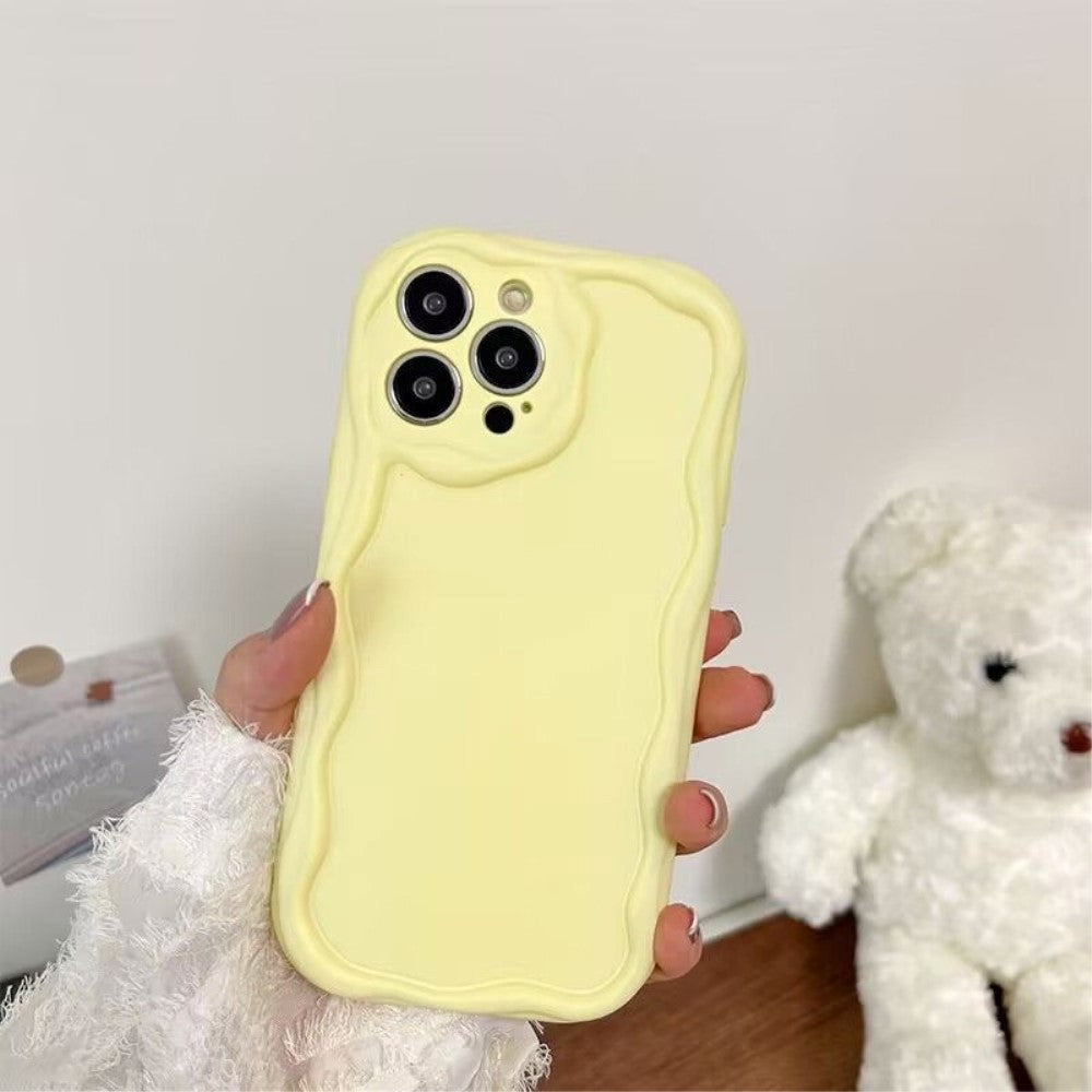 iPhone 15 Pro Max Fleksibelt Plastik Cover m. Bølget Kanter - Gul