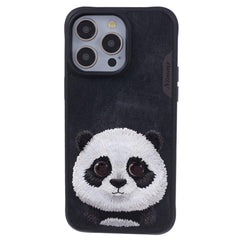 iPhone 15 Pro Hybrid Cover m. Dyremotiv & Brodering - Panda