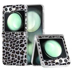 EIDERWOOD Samsung Galaxy Z Flip7 FE / Flip6 Hårdt Plastik Cover m. Leopard Print - Sølv