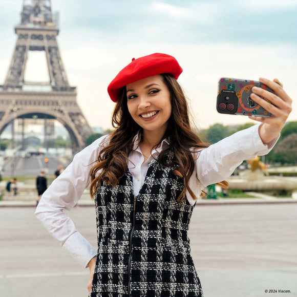 Case&Me - Emily in Paris iPhone 16 Cover - Life in Paris