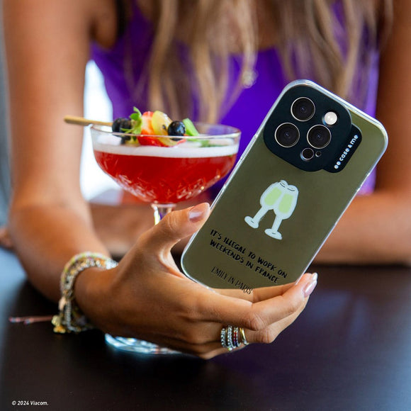 Case&Me - Emily in Paris iPhone 16 Pro Cover - Champagne Cheers