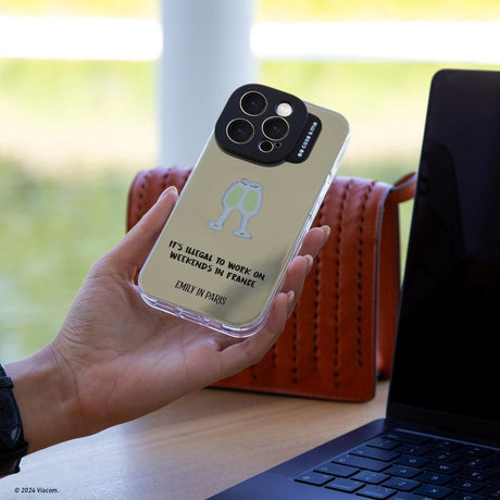 Case&Me - Emily in Paris iPhone 16 Pro Cover - Champagne Cheers