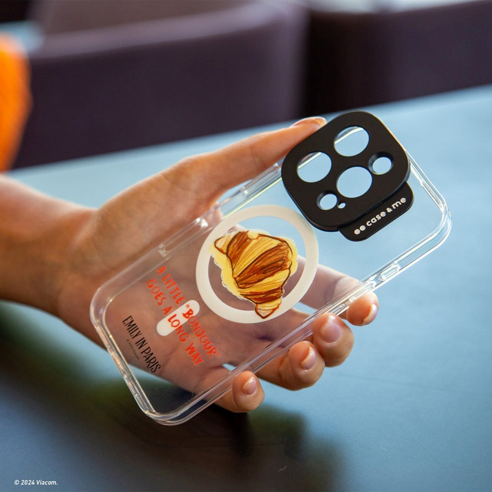 Case&Me - Emily in Paris iPhone 16 Pro Cover - Croissant