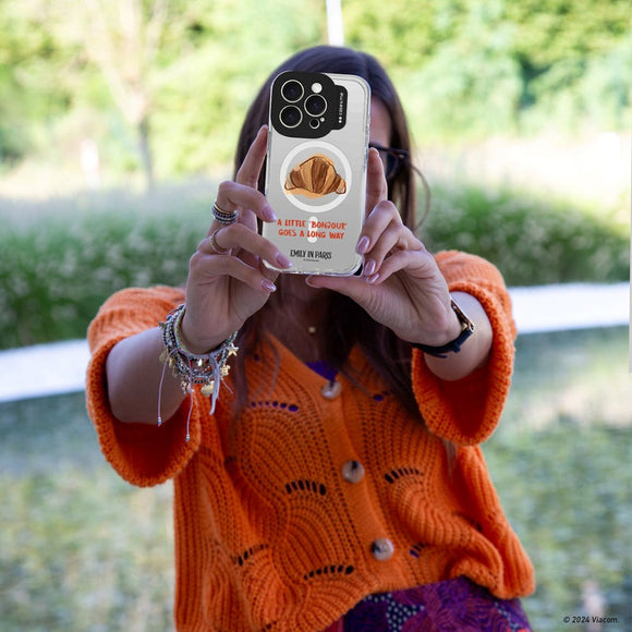 Case&Me - Emily in Paris iPhone 16 Pro Cover - Croissant