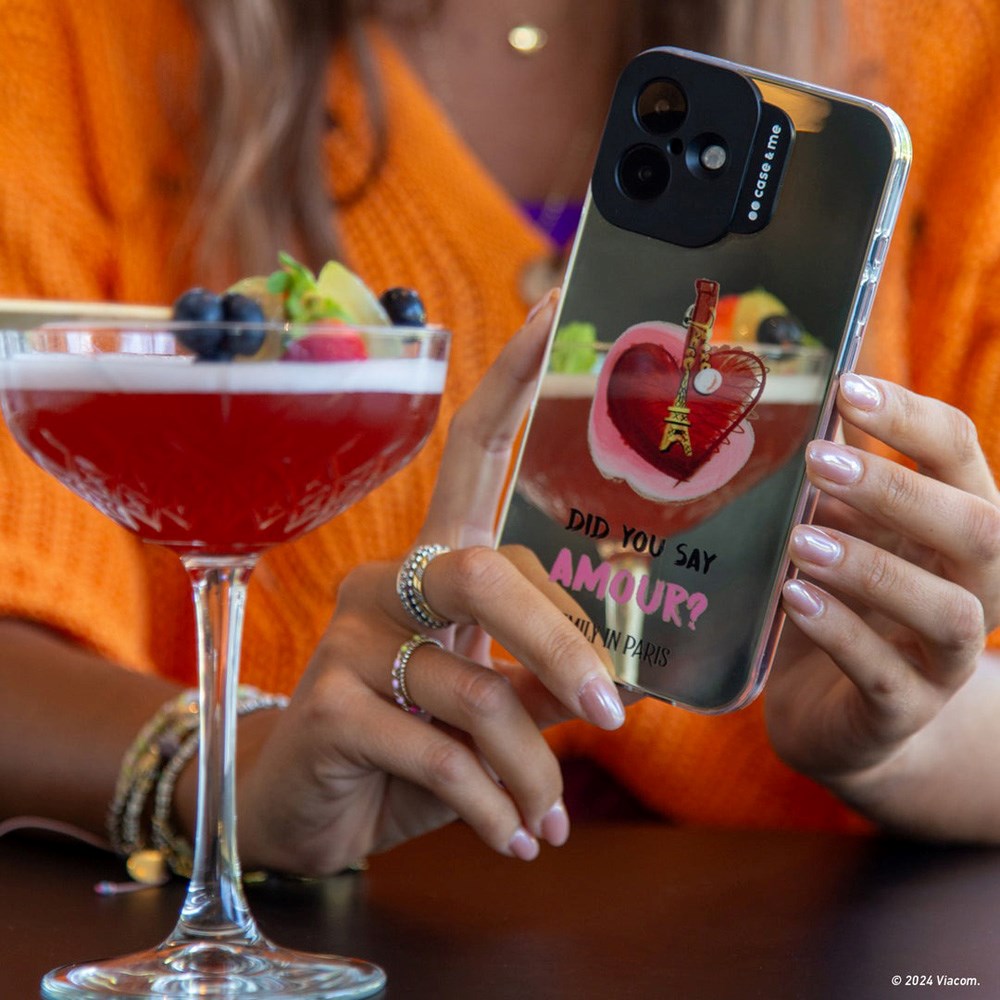 Case&Me - Emily in Paris iPhone 16 Plus Cover - Paris Love Keychain