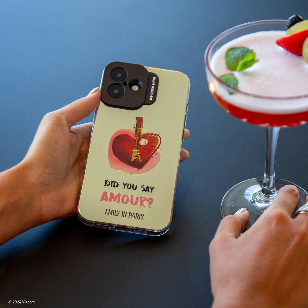 Case&Me - Emily in Paris iPhone 16 Plus Cover - Paris Love Keychain