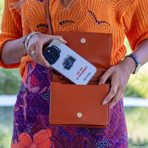 Case&Me - Emily in Paris iPhone 16 Pro Max Cover - Silver Camera