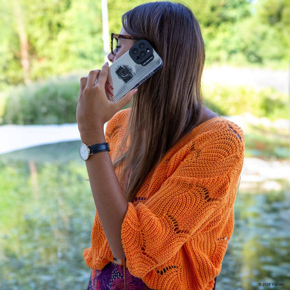 Case&Me - Emily in Paris iPhone 16 Pro Max Cover - Silver Camera