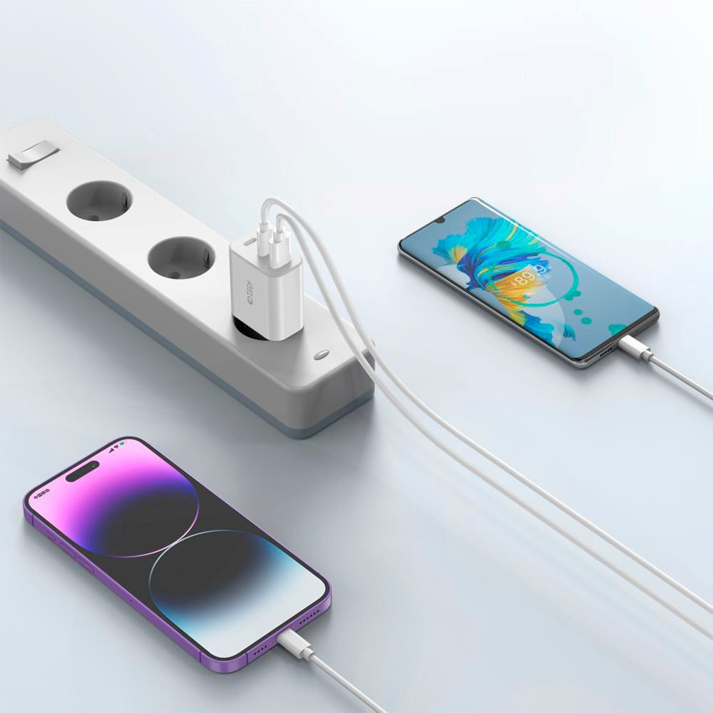 Tech-Protect 30W Vægoplader m. 2 x USB-C & 1 x USB-A - Hvid